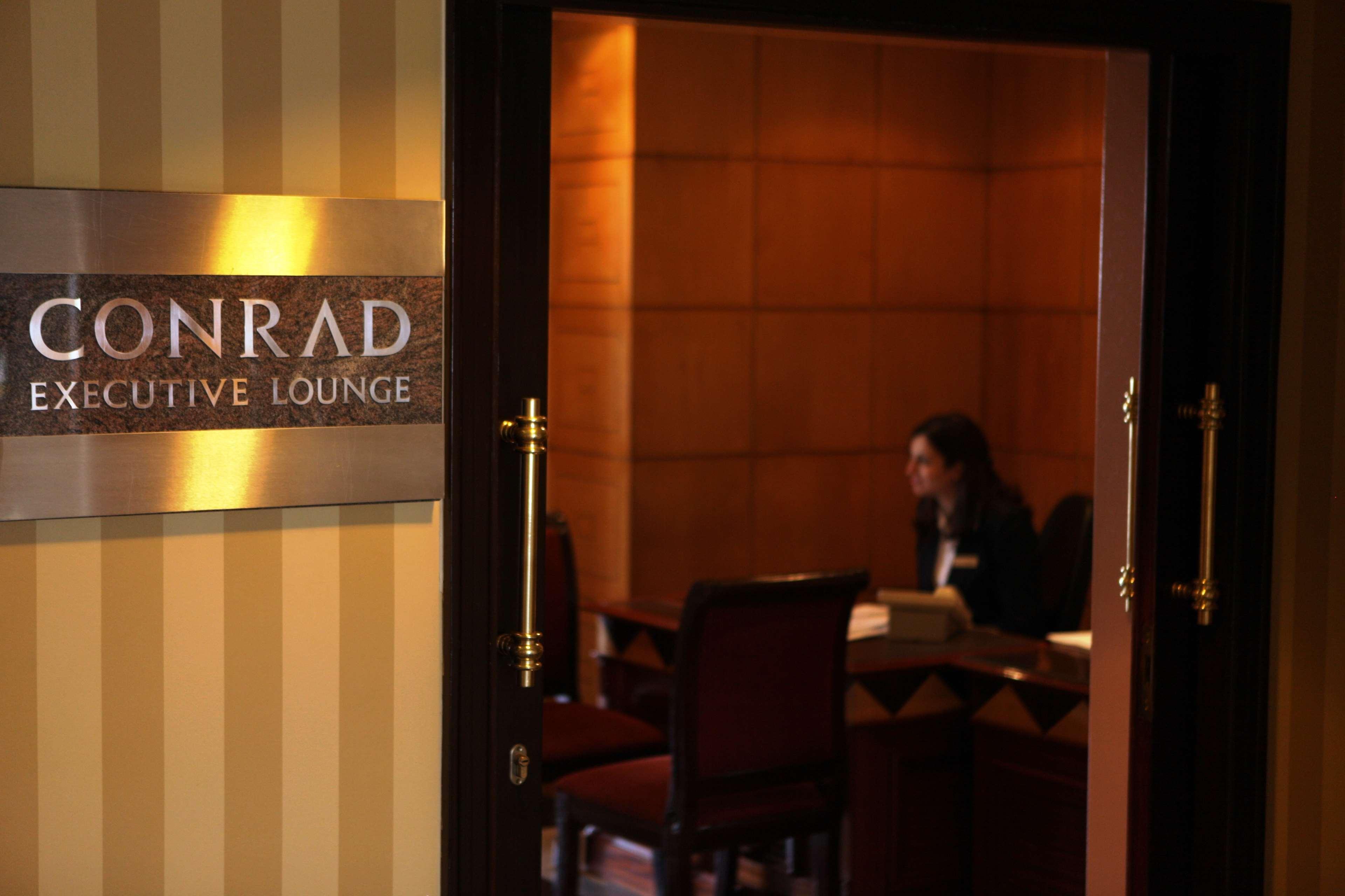 开罗克拉德酒店和赌场 外观 照片 Conrad Executive Lounge at Hong Kong International Airport