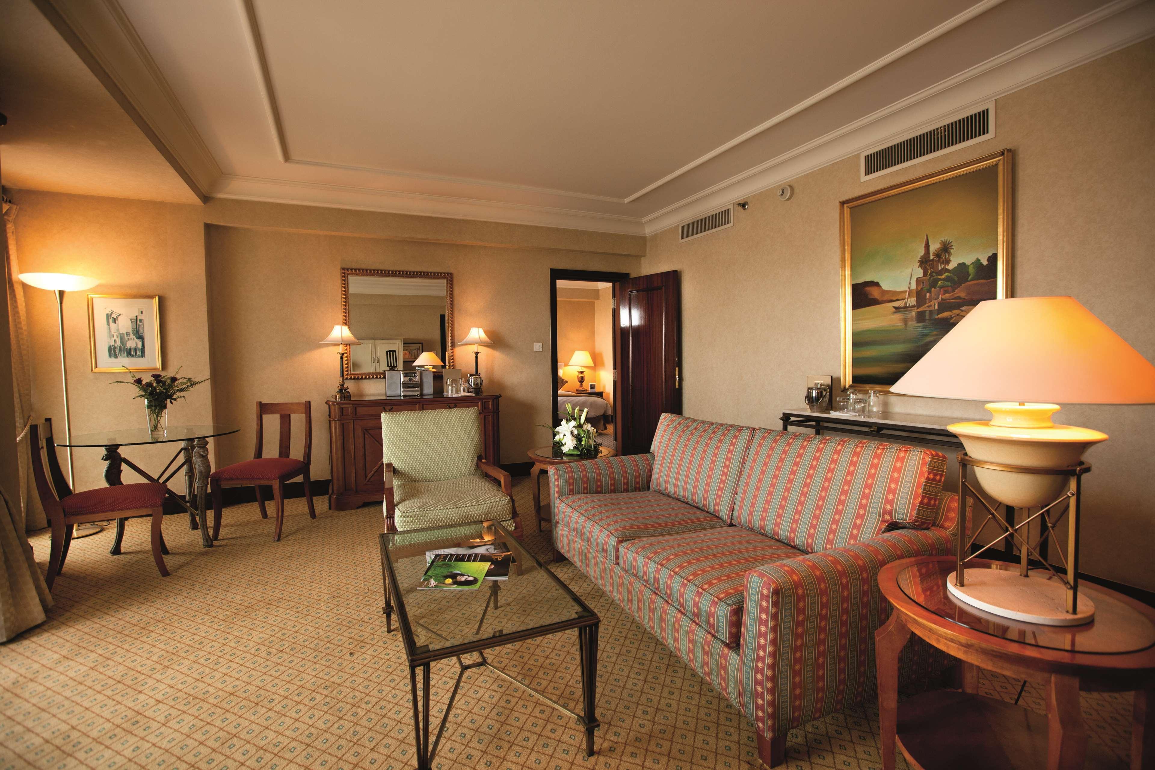 开罗克拉德酒店和赌场 外观 照片 A suite at the Four Seasons Hotel, Cairo