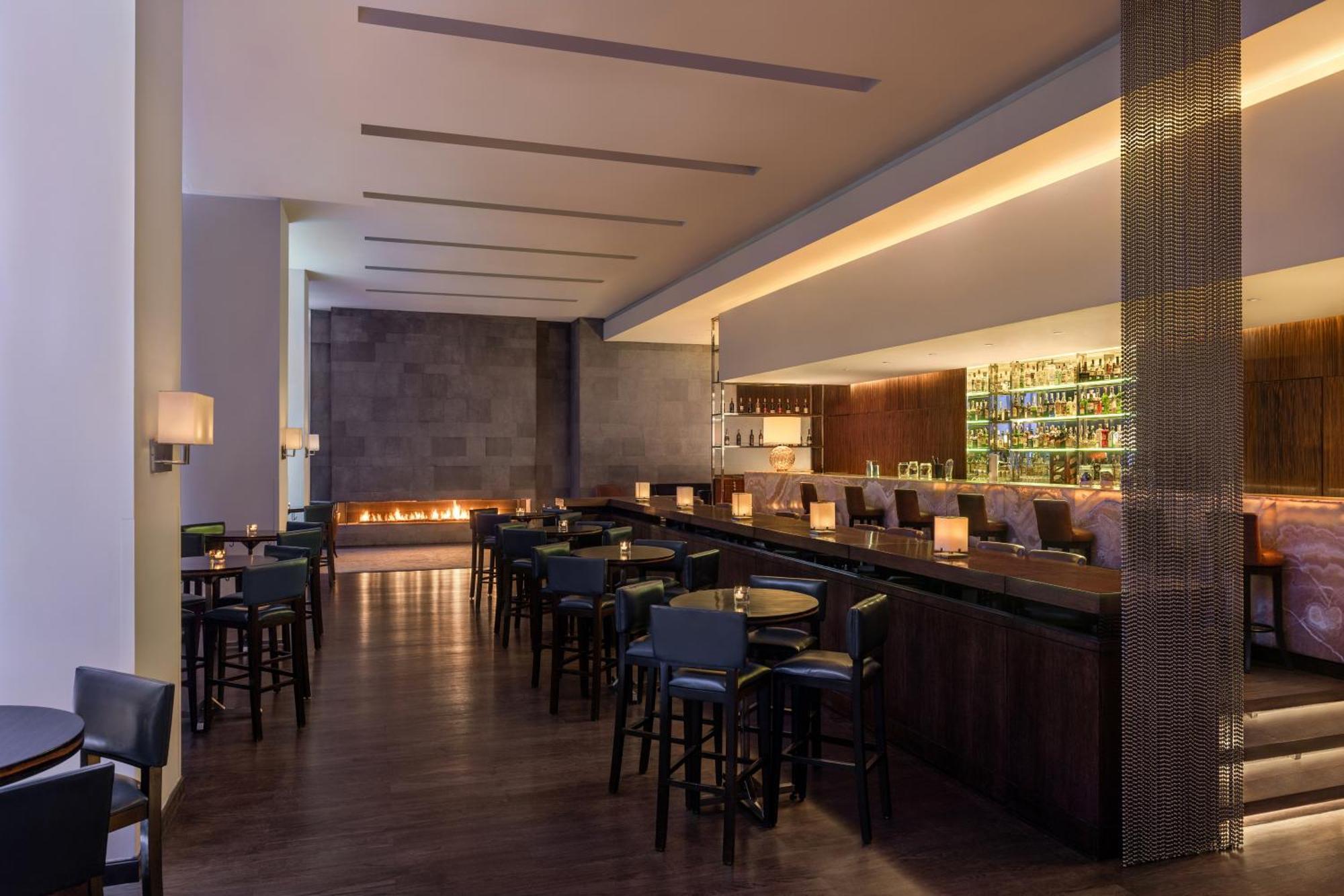 开罗克拉德酒店和赌场 外观 照片 The bar at the London Edition