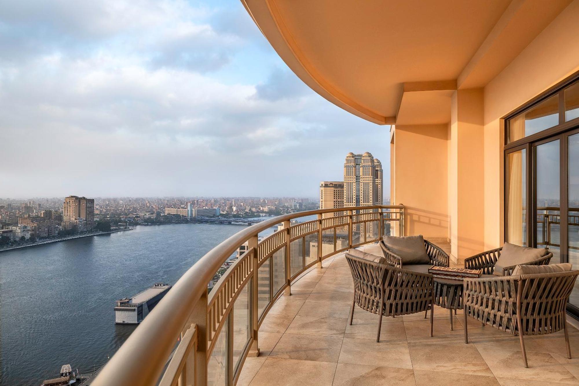 开罗克拉德酒店和赌场 外观 照片 View from the balcony of a suite at the Four Seasons Hotel, Cairo